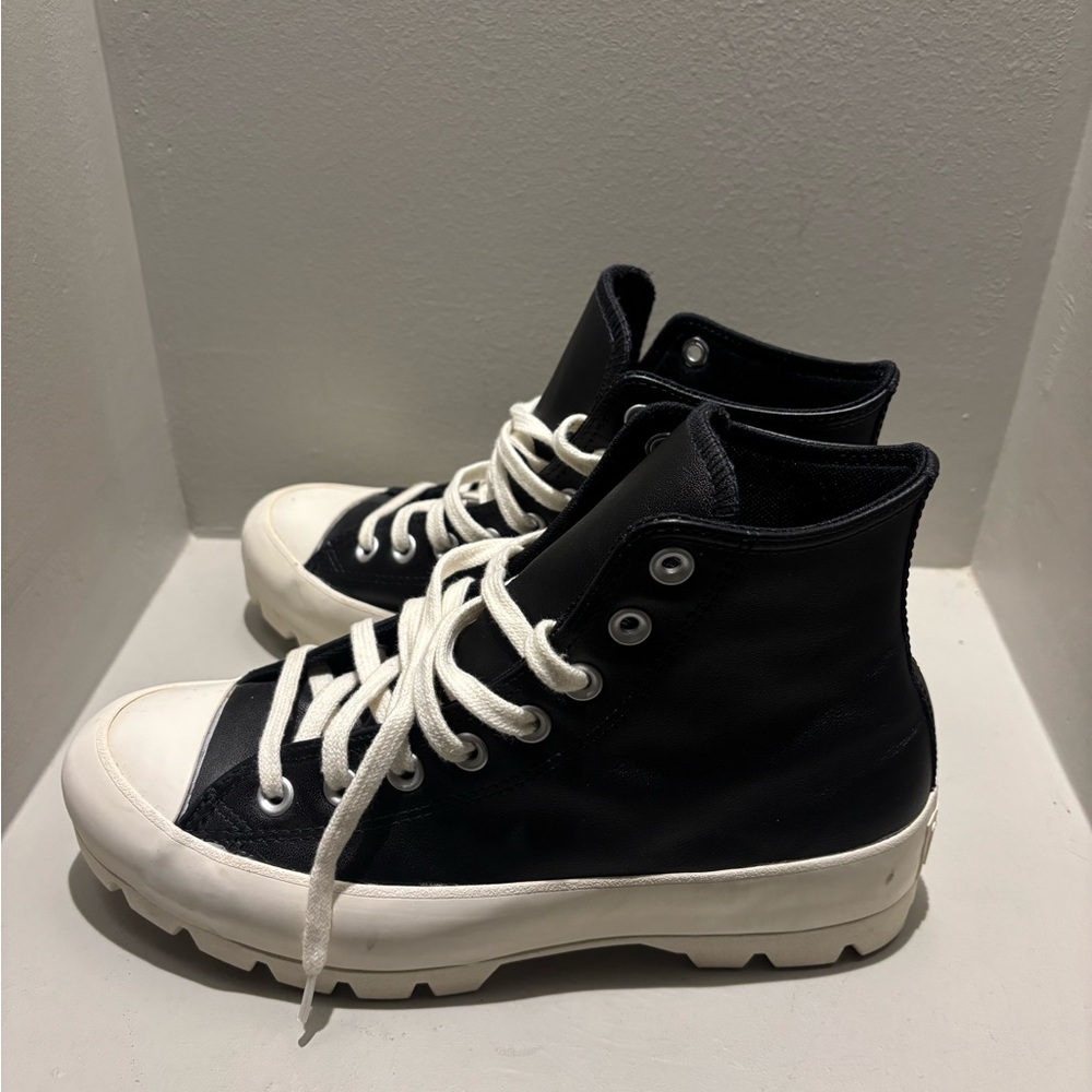 Women’s leather Converse Chuck Taylor black high lug sole sneaker tennis shoe 9